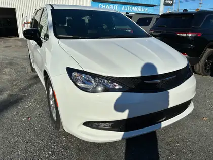 White 2027 Chrysler Grand Caravan Minivan  Automatic