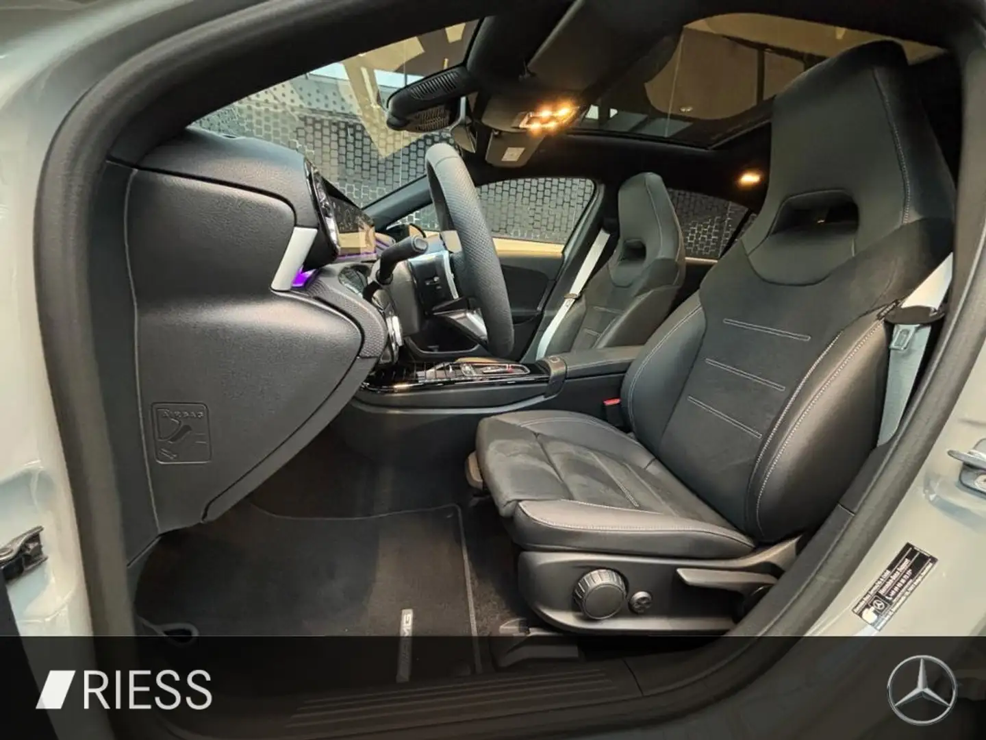 Mercedes-Benz A 200 Kompaktlimousine AHK AUT DynLicht Kam. LED Grau - 2