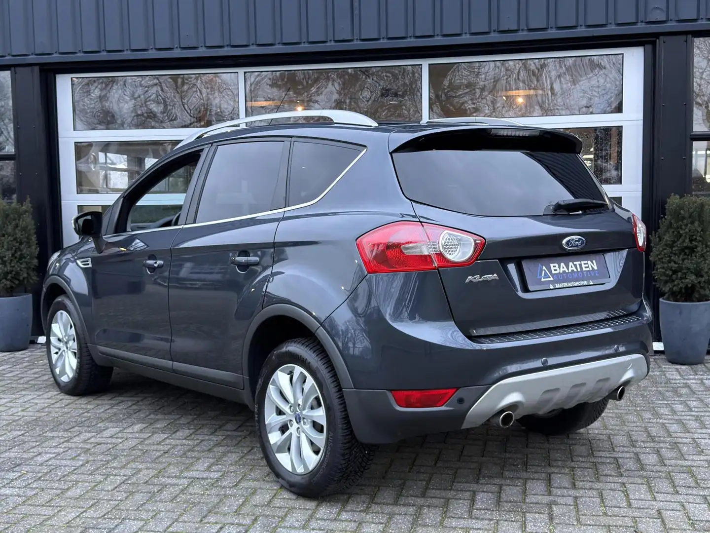 Ford Kuga 2.5 20V Titanium *82.000 km*|Automaat|Trekhaak|5 C Grau - 2
