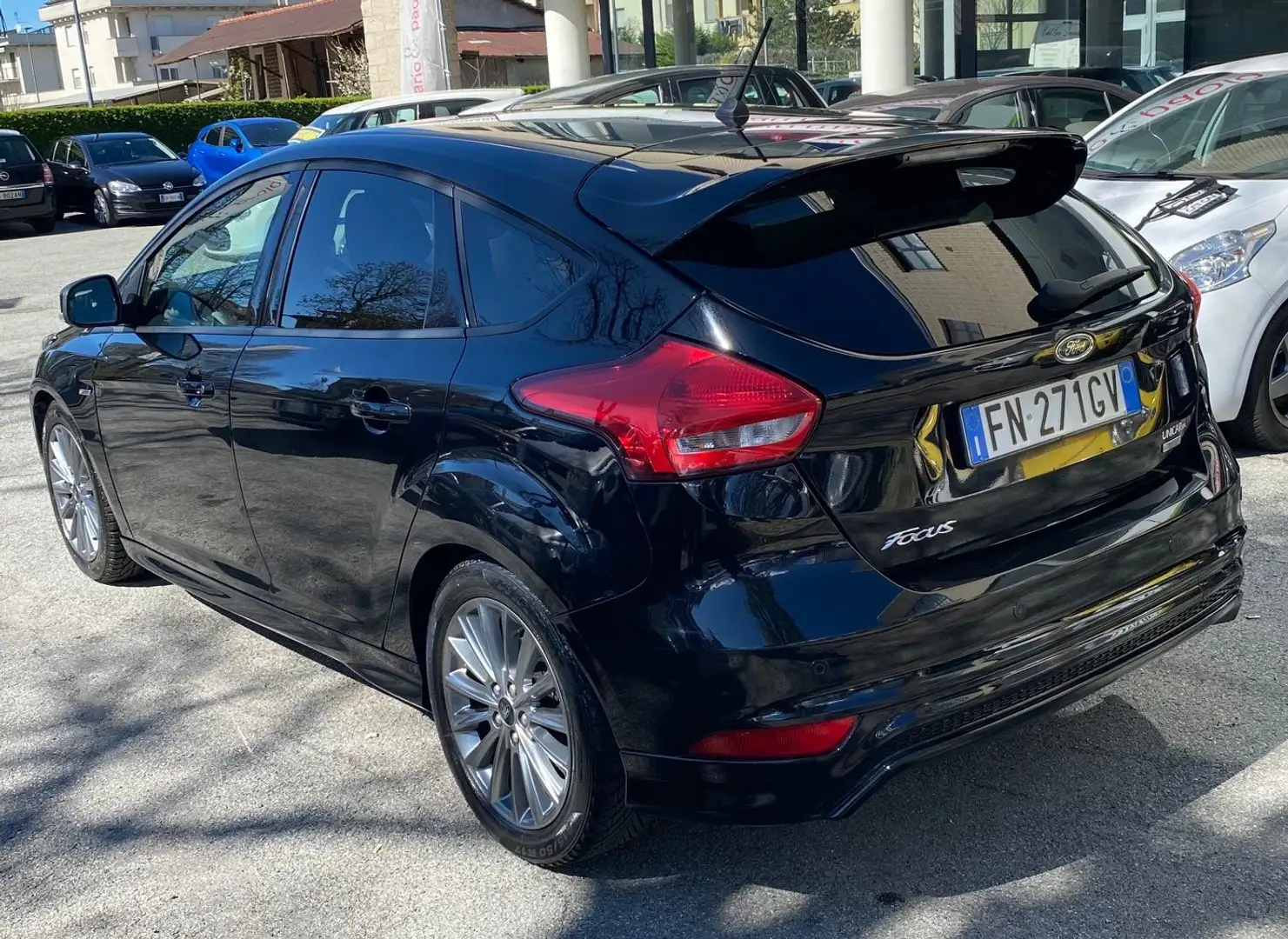 Ford Focus Focus 5p 1.0 ecoboost ST-Line Business s Zwart - 2