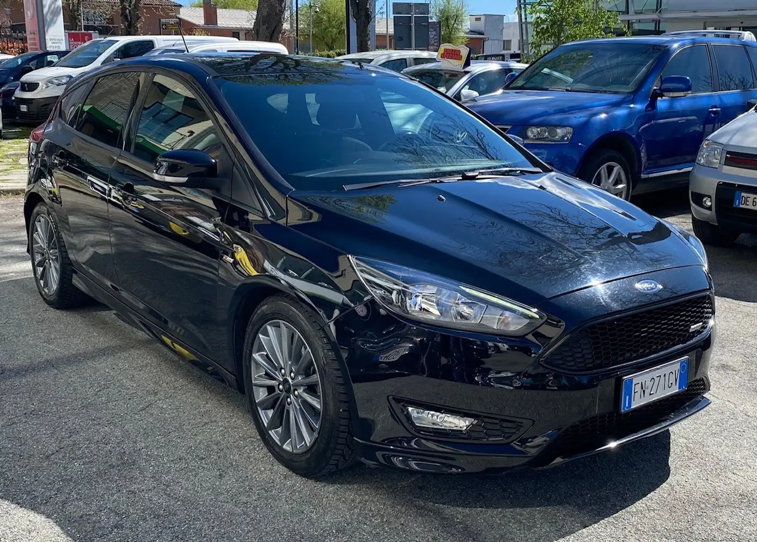 Ford Focus Focus 5p 1.0 ecoboost ST-Line Business s crna - 1