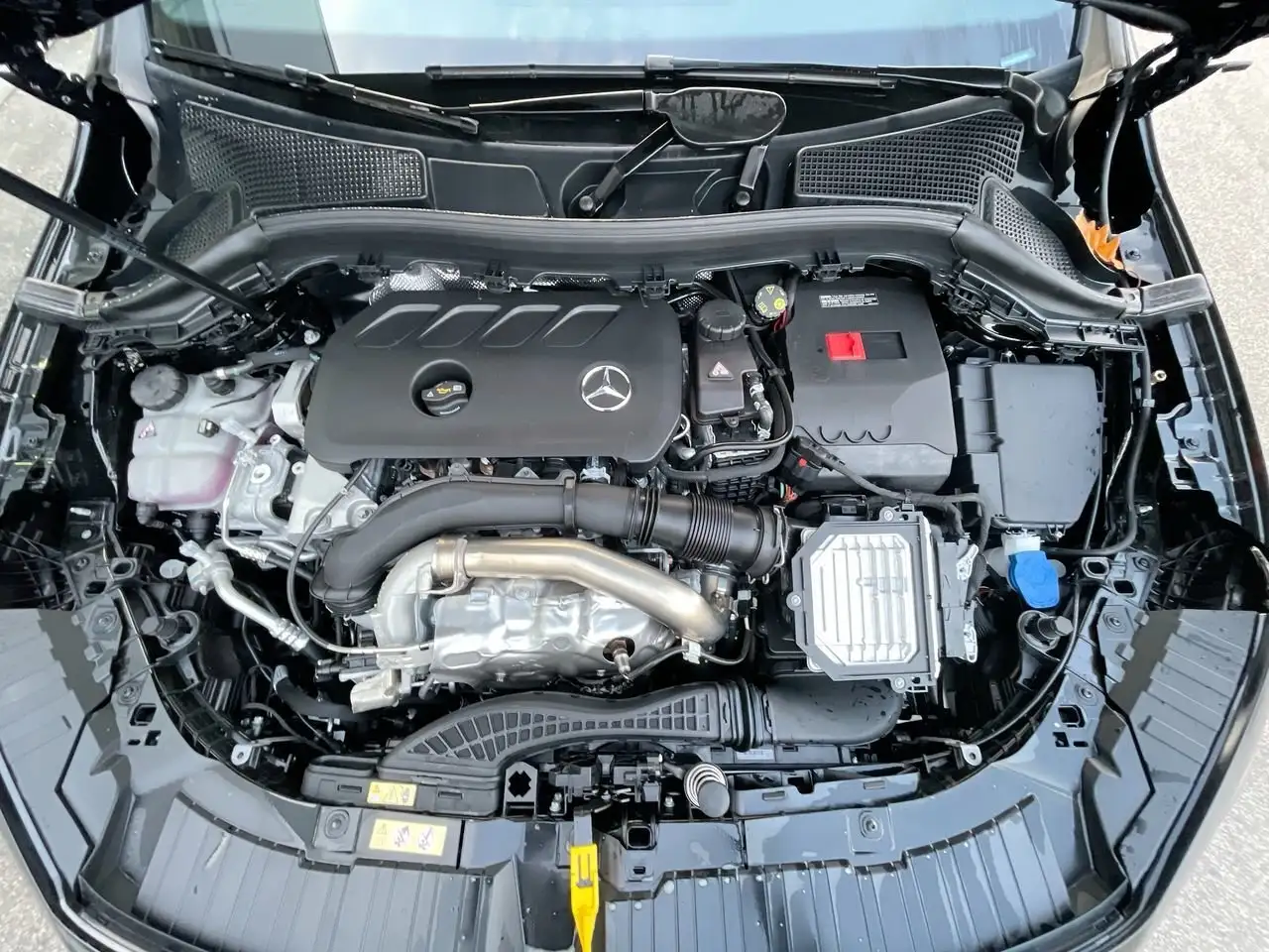 Mercedes-Benz GLA снимка Mercedes-Benz GLA