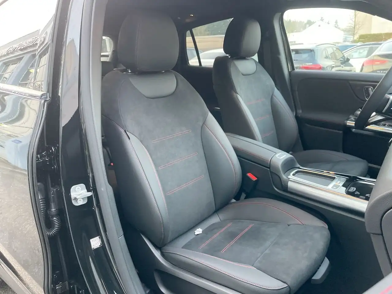Mercedes-Benz GLA снимка Mercedes-Benz GLA
