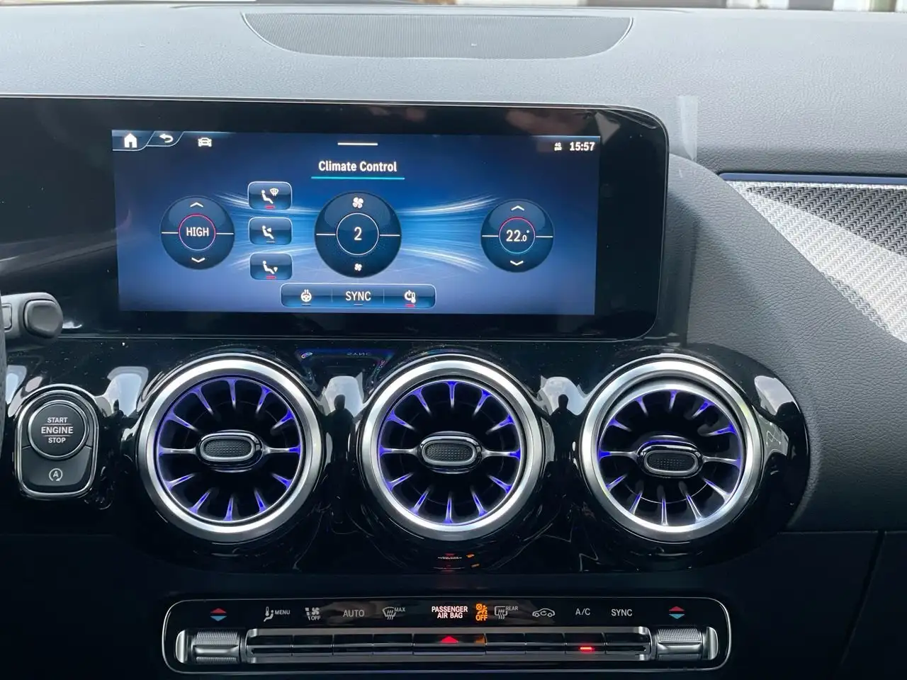 Mercedes-Benz GLA снимка Mercedes-Benz GLA