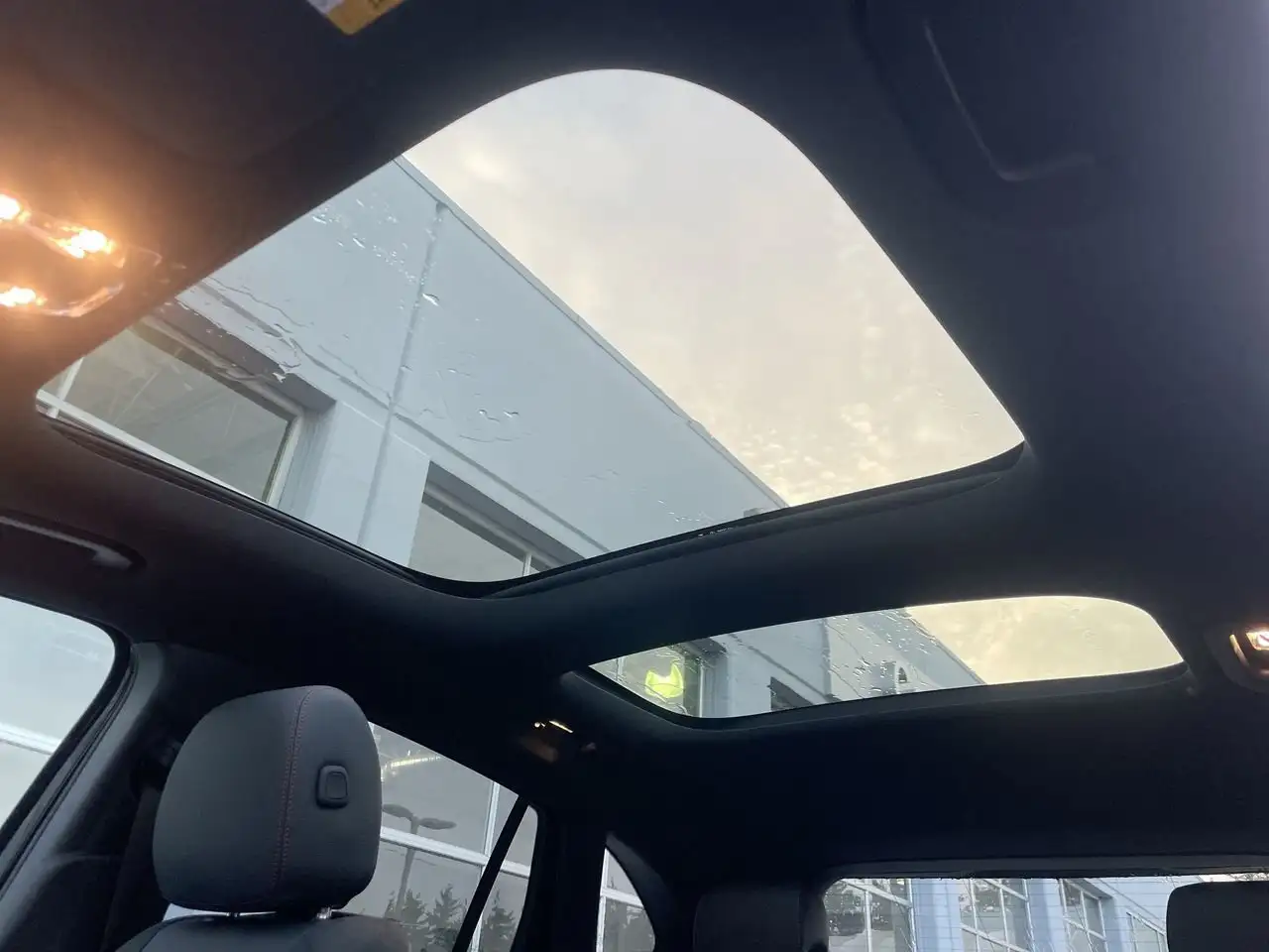 Mercedes-Benz GLA снимка Mercedes-Benz GLA