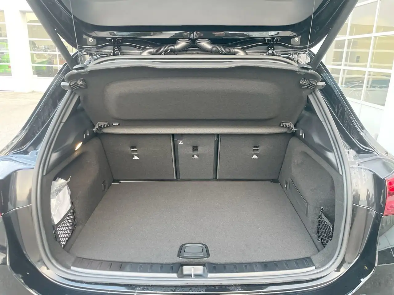 Mercedes-Benz GLA снимка Mercedes-Benz GLA