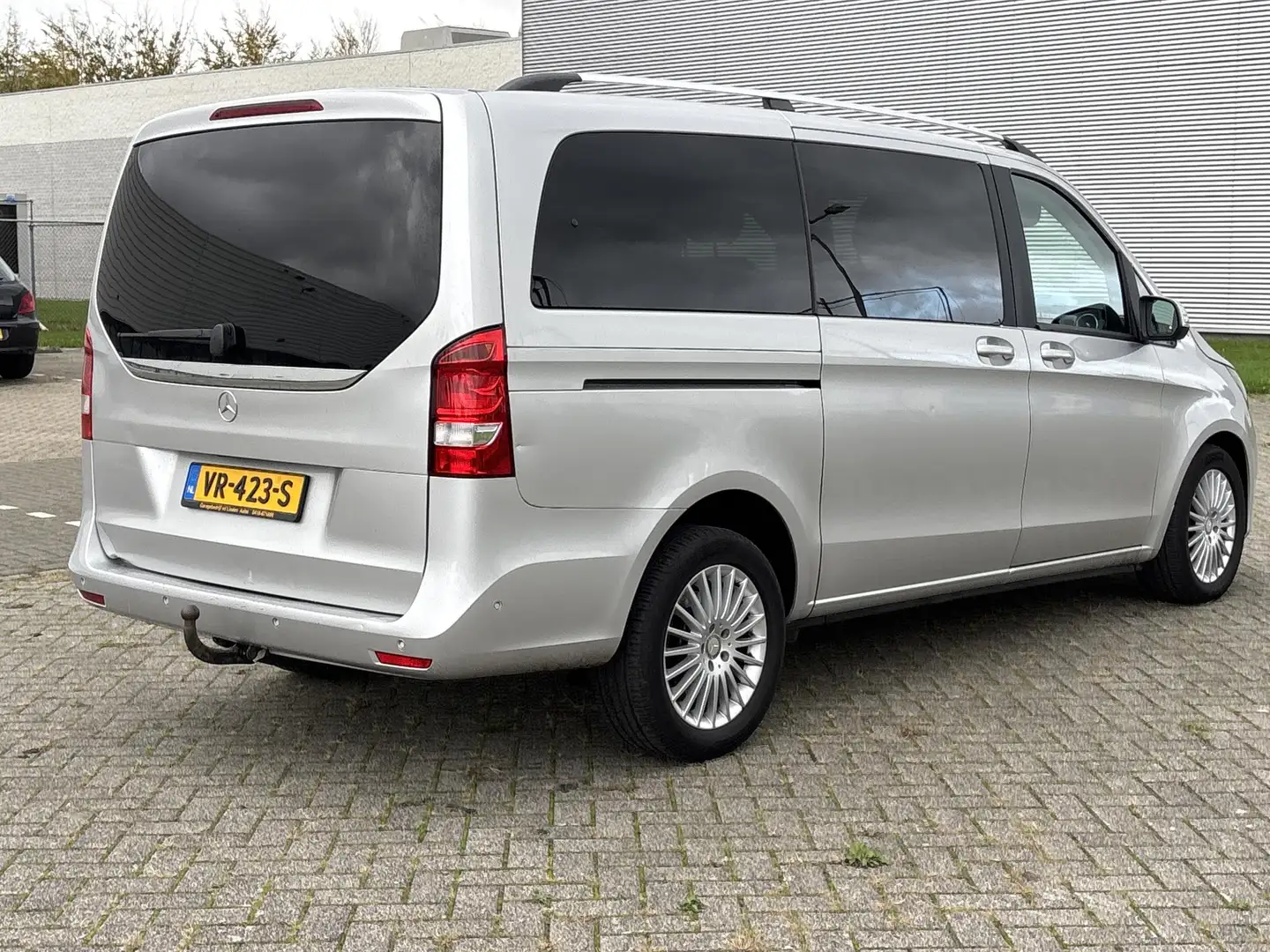 Mercedes-Benz V 220 CDI Lang Avantgarde | € 13.950,- NETTO! | Leder | Zilver - 2