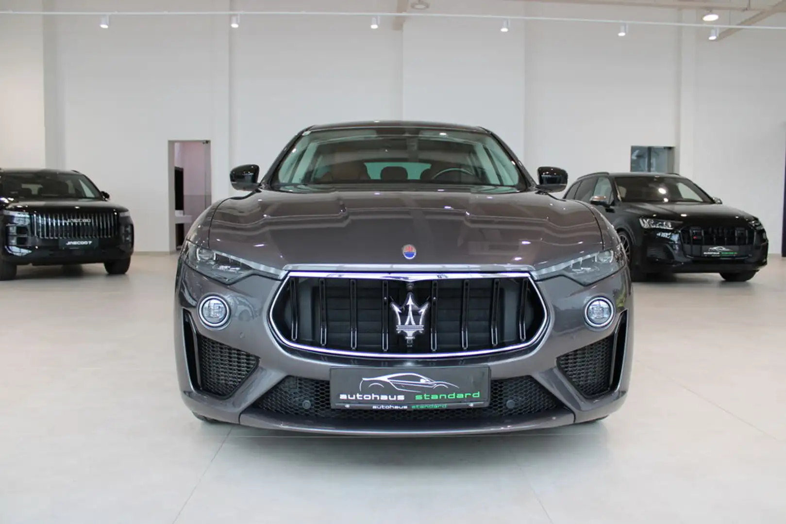 Maserati Levante GTS Q4 **V8** Grau - 2