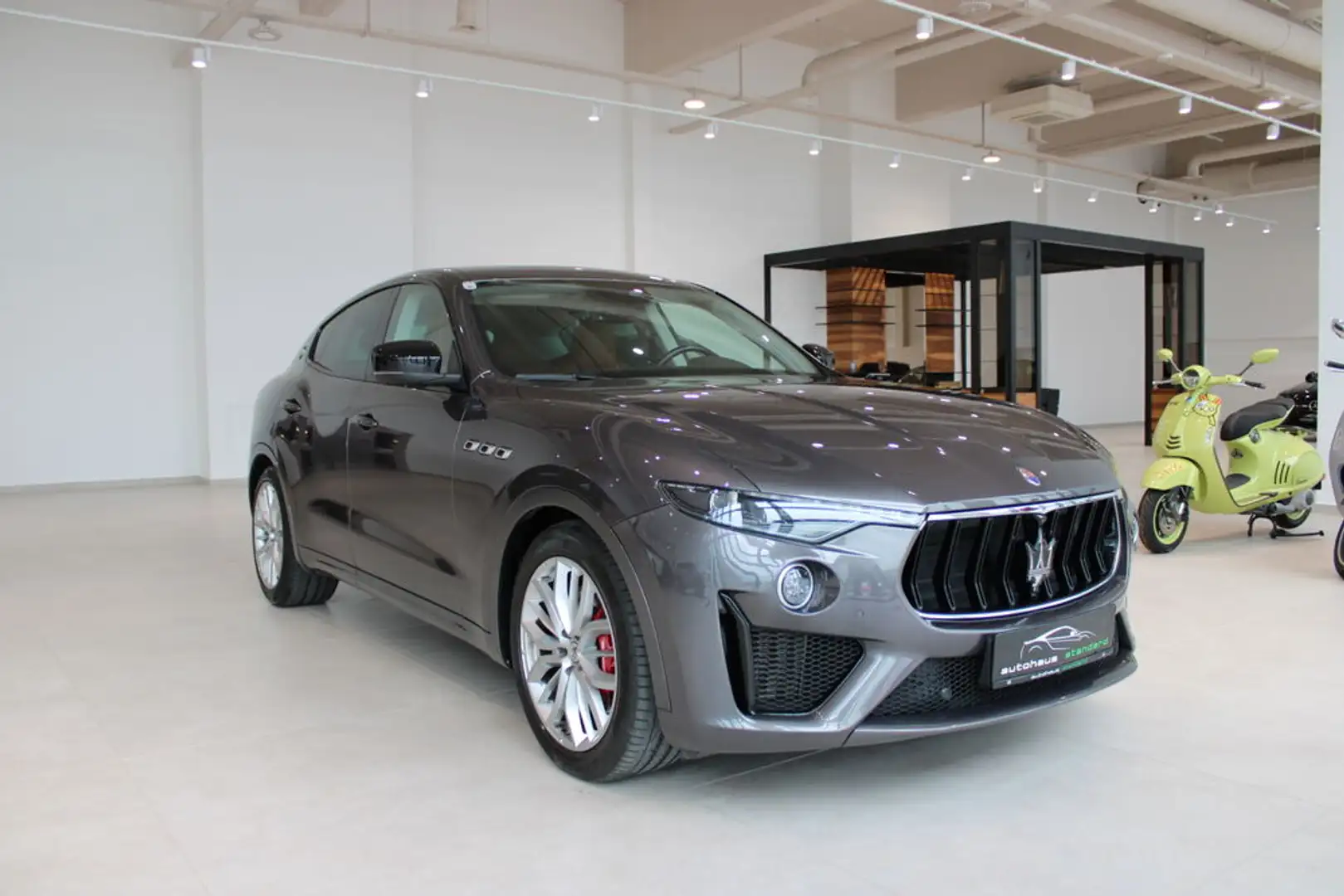 Maserati Levante GTS Q4 **V8** Grau - 1