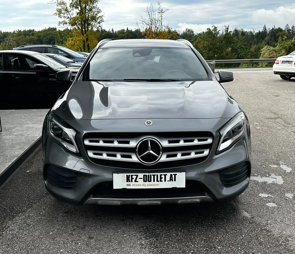 Mercedes-Benz GLA 180 CDI Aut. *AMG Line*Leder*Navi*RFK*T-Winkel* Grau - 2