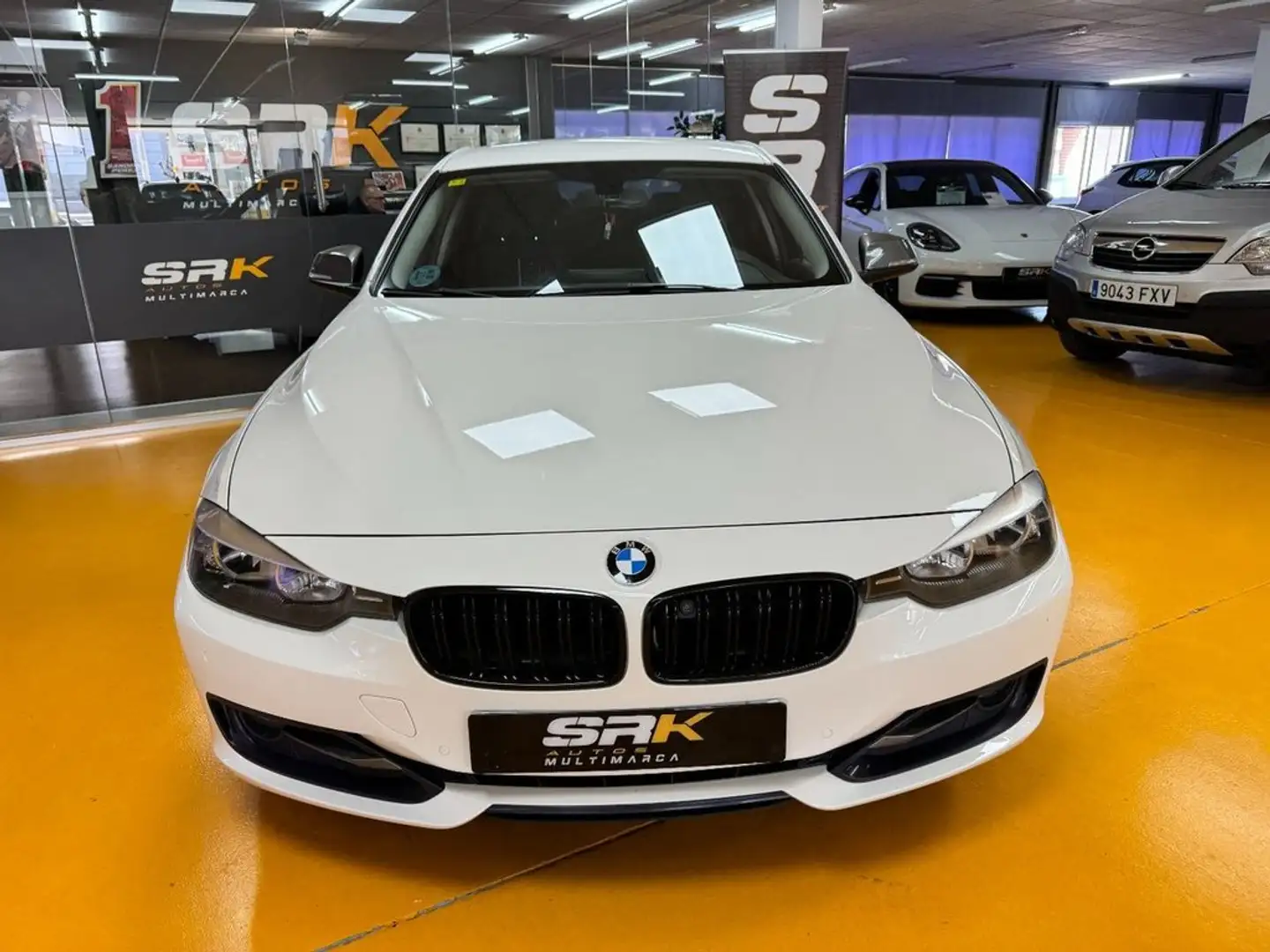 BMW 320 320dA Touring Blanco - 2