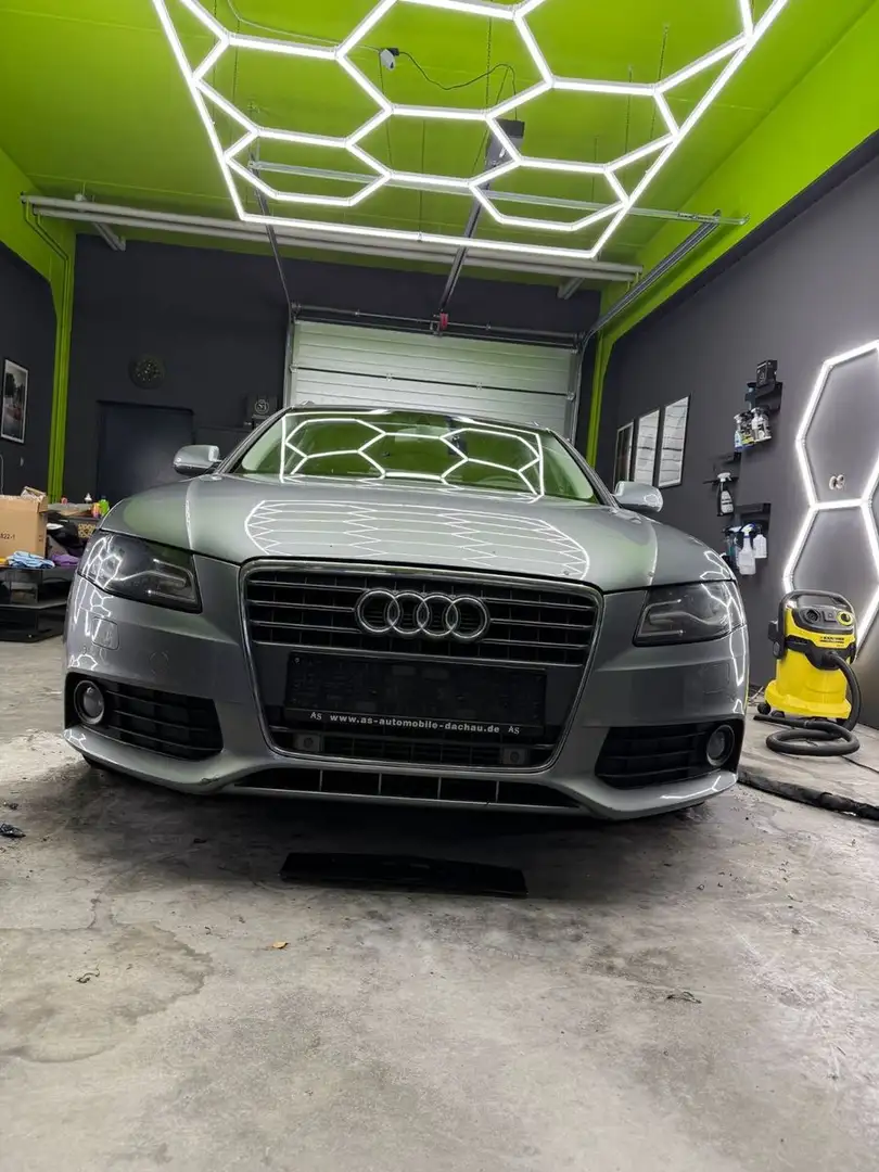 Audi A4 2.0 TDI 136PS Attraction Avant /EU5 Gris - 2