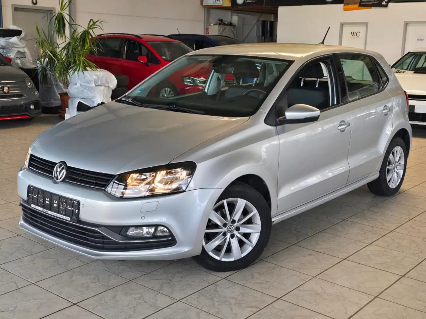 Volkswagen Polo V 1.4 TDI Comfortline BMT NAVI SHZ ALU PDC Silber - 2