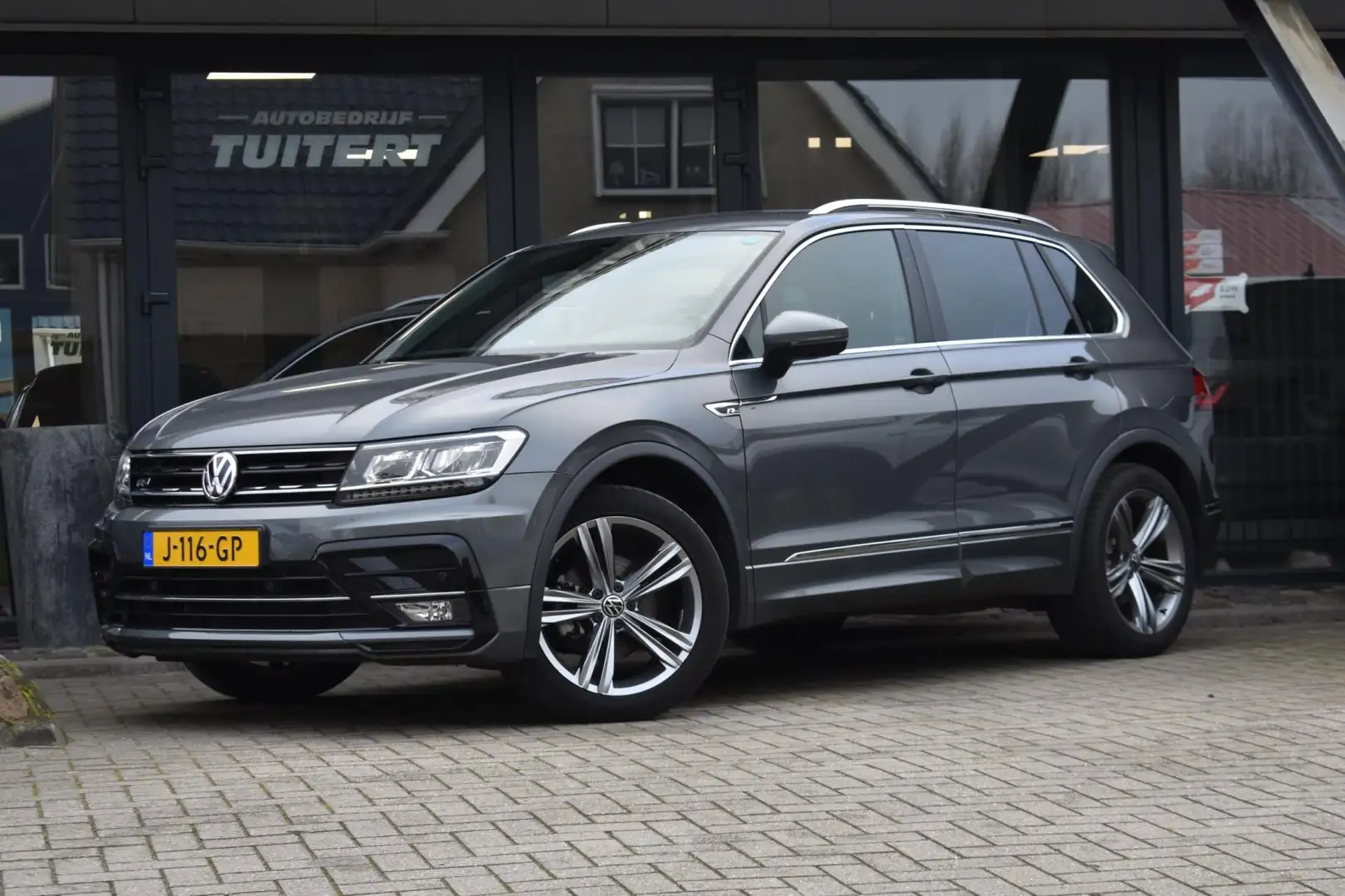 Volkswagen Tiguan 1.5 TSI ACT R-Line | TREKHAAK | NAP | APPLE CARPLA Grijs - 1