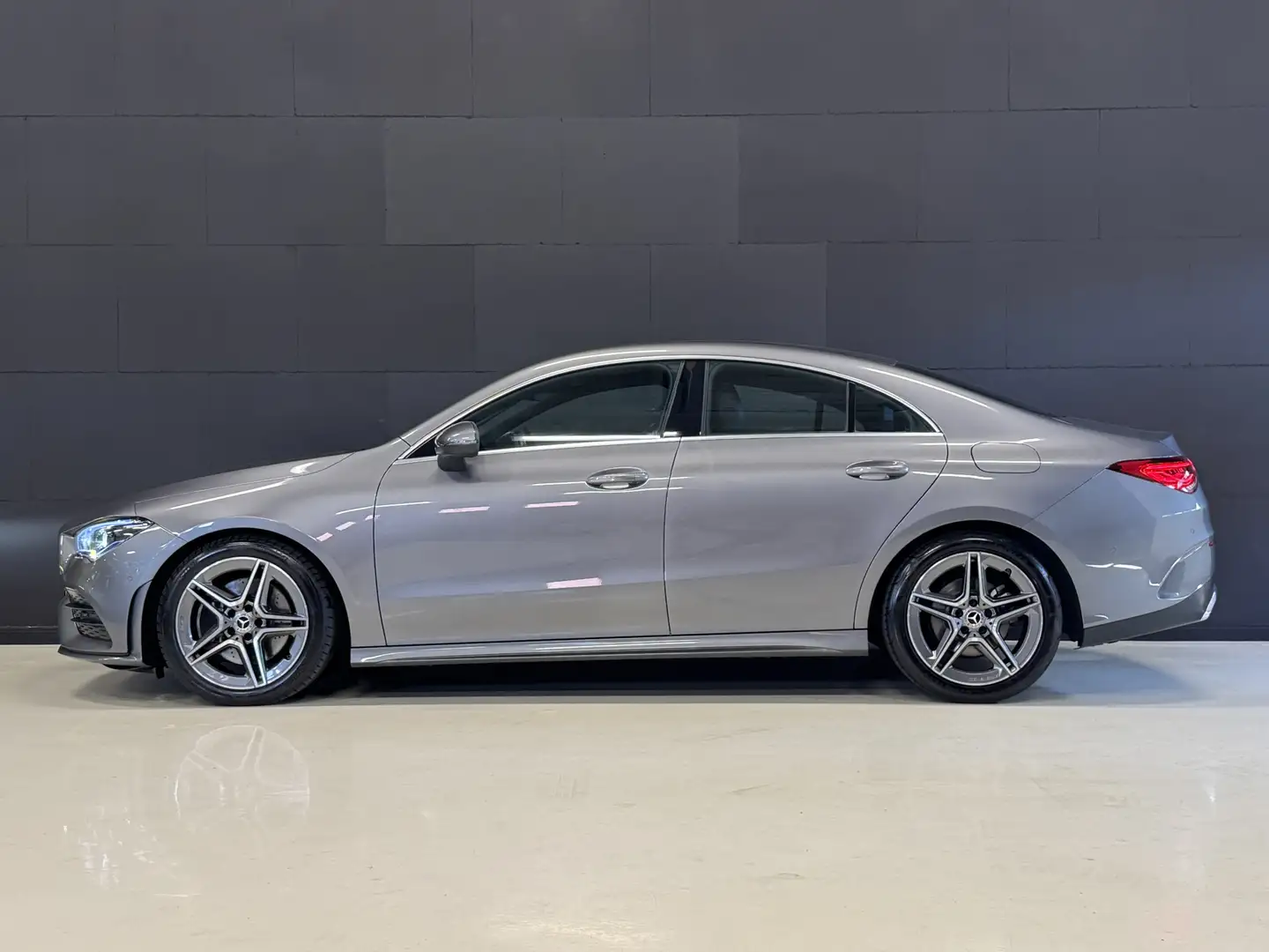 Mercedes-Benz CLA 200 Business Solution AMG Automaat | Elektr. trekhaak Gris - 2