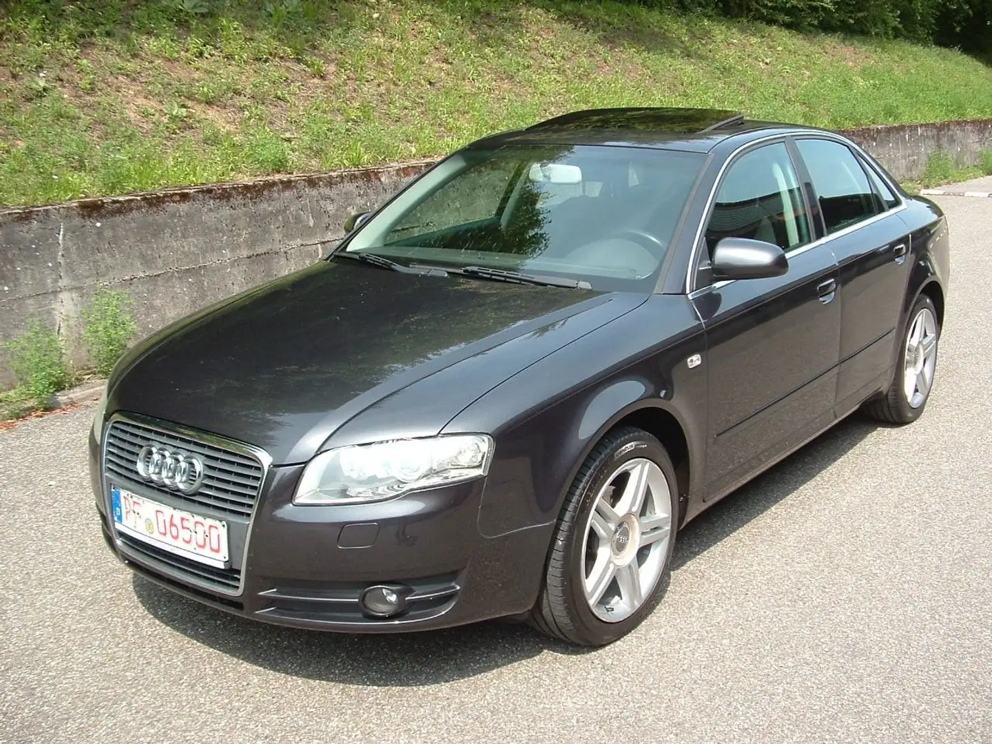 Audi A4 2.0 multitronic*BI-XENON*NAVI*PDC*EGSHD*KLIMA Grau - 1