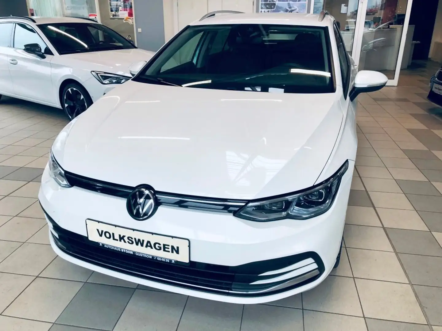 Volkswagen Golf Variant 1.5TSI Life Standheizung Weiß - 2