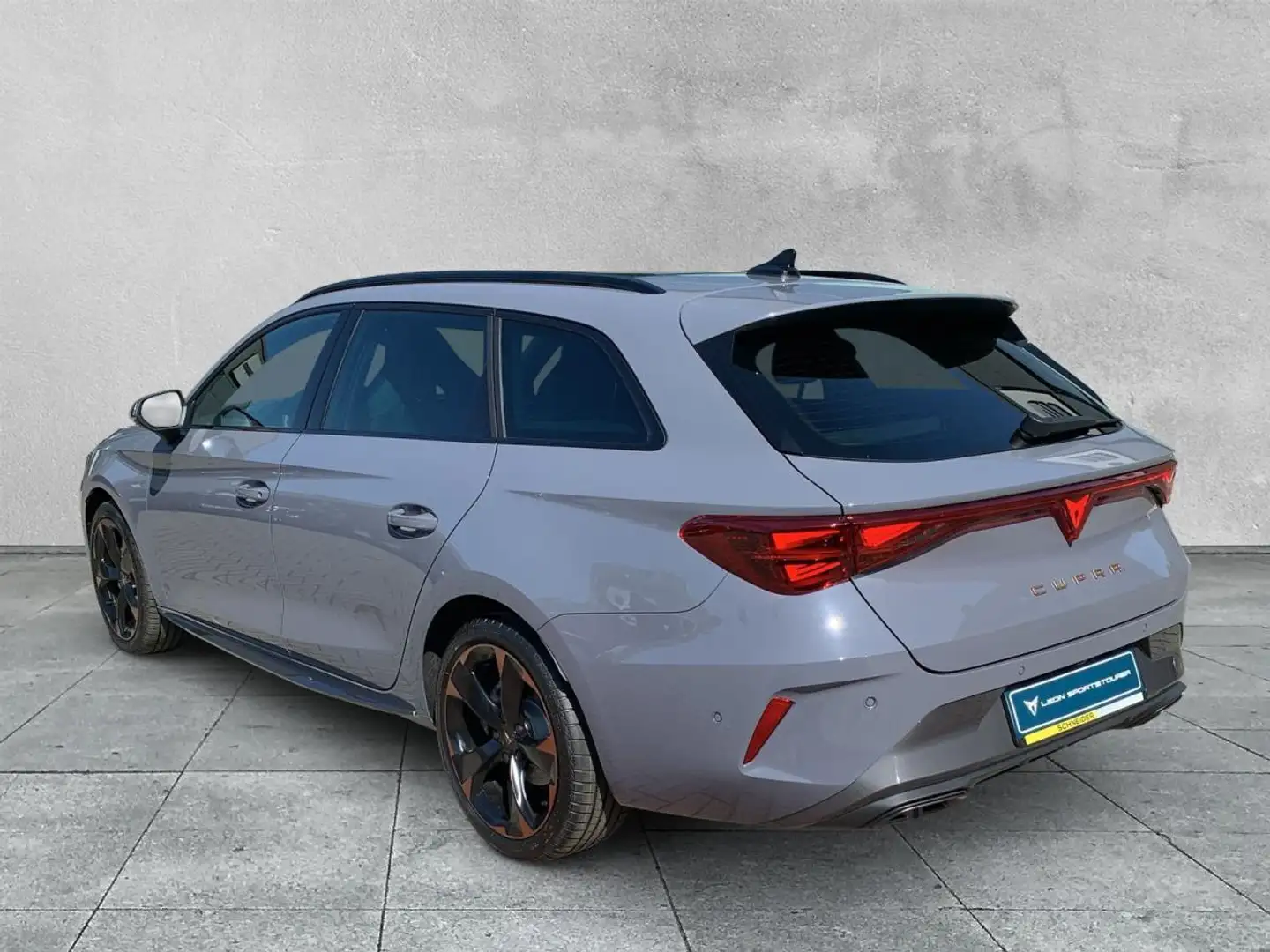 CUPRA Leon Sportstourer 1.5 eTSI 110 kW (150 PS) 7-Gang-DSG;S Grau - 2