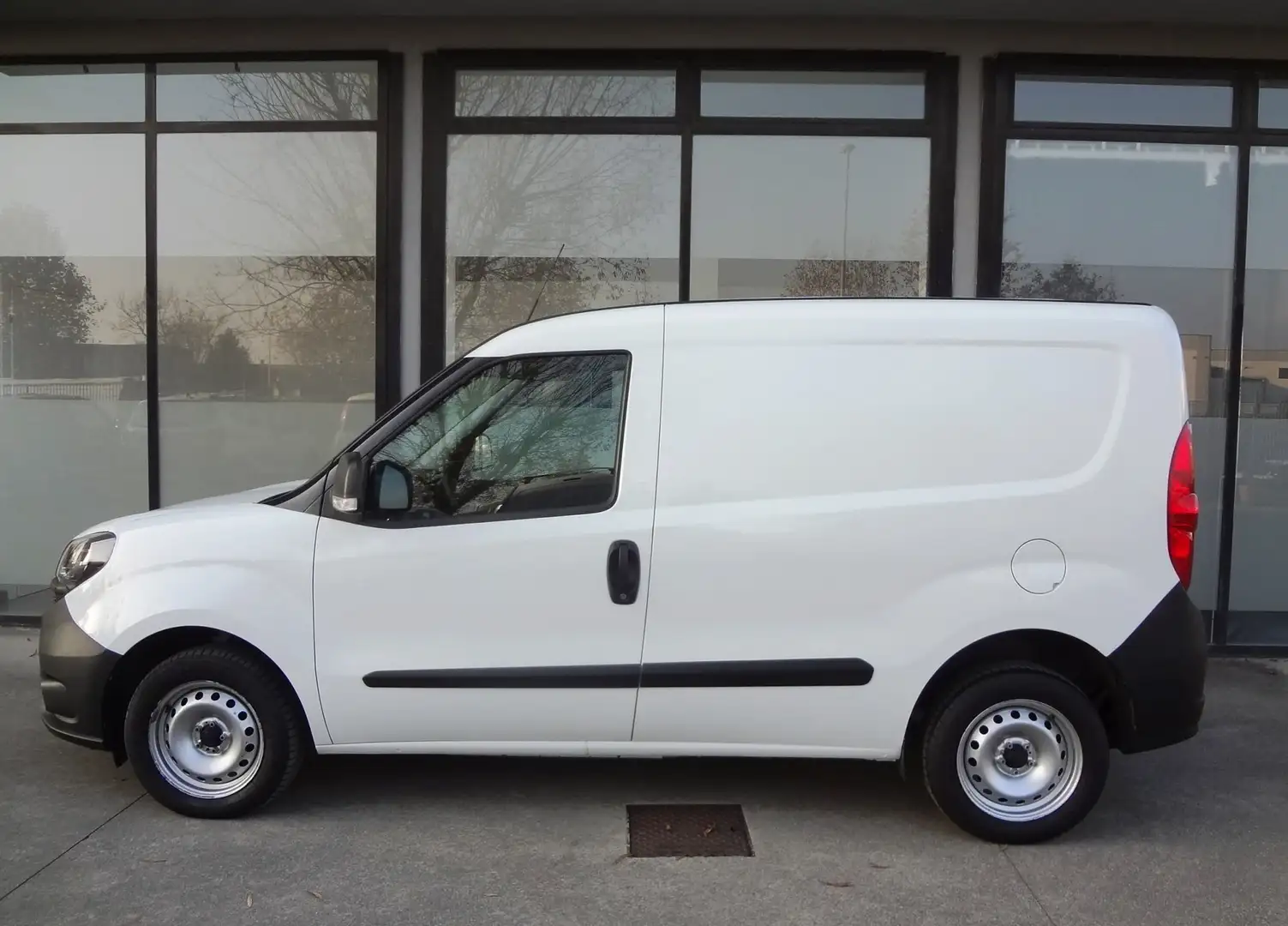 Fiat Doblo 1.3 MJT 95CV Tagliandato Neopatentati Bianco - 2