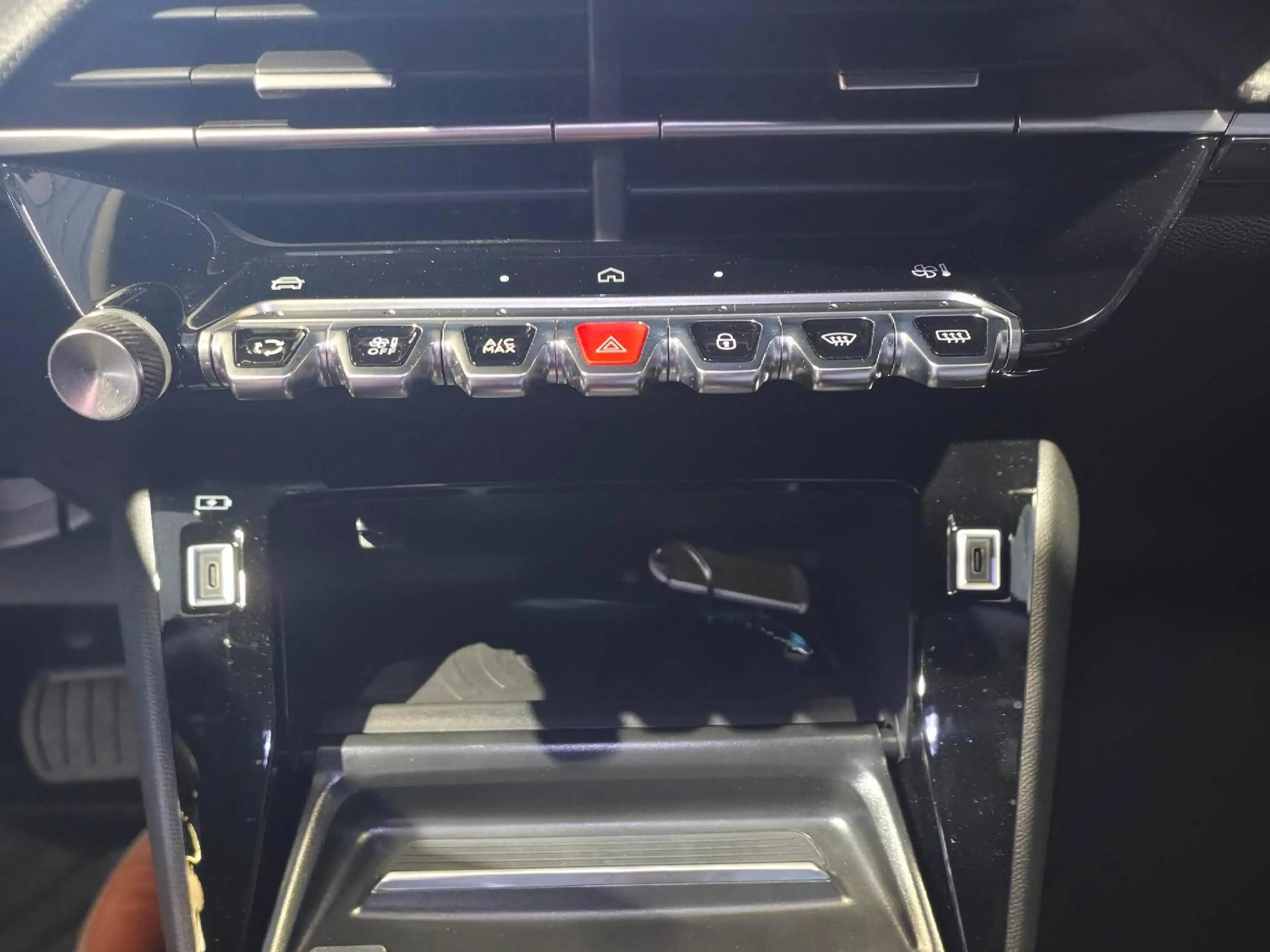 Peugeot 2008 2008 1.2 Hybrid Allure e-DCS Allure — photo 10