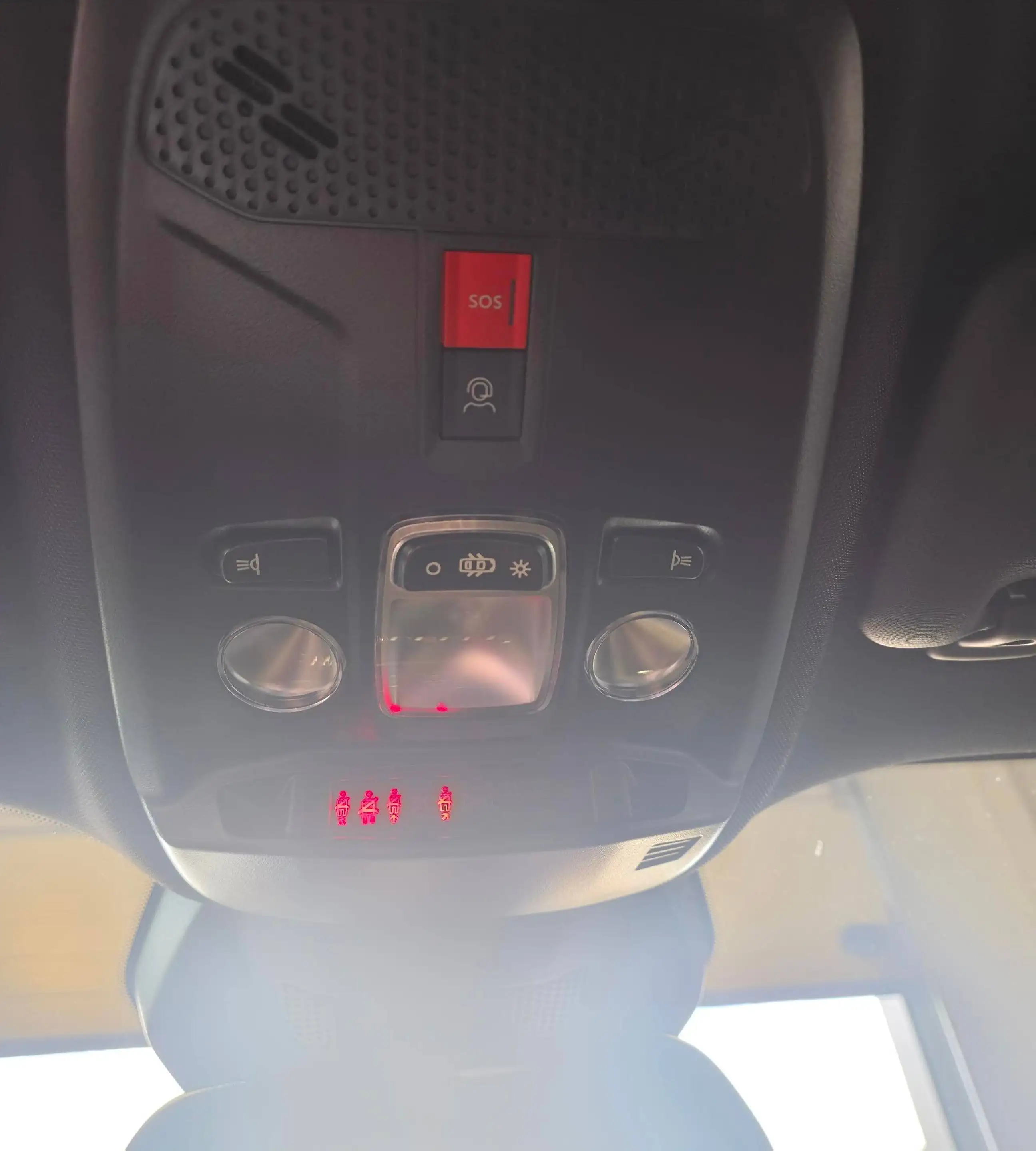 Peugeot 2008 2008 1.2 Hybrid Allure e-DCS Allure — photo 13