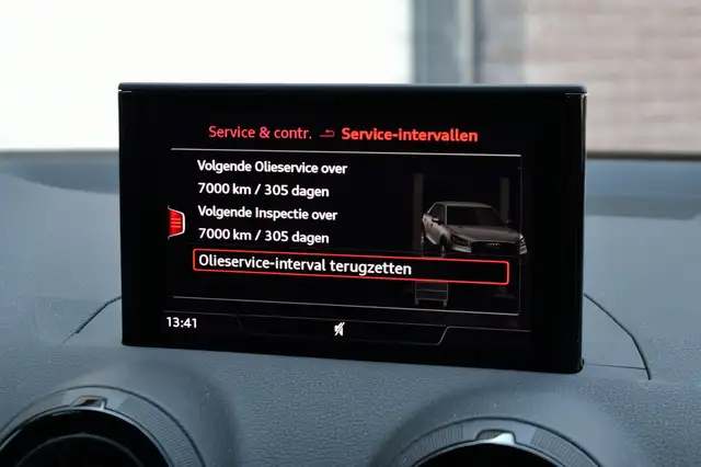 Audi Q2 view 12