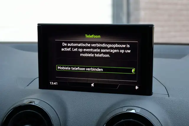 Audi Q2 view 15