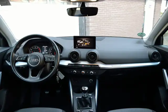 Audi Q2 view 9