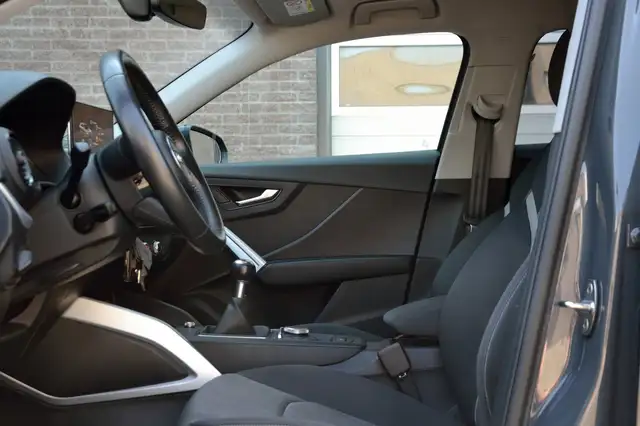 Audi Q2 view 8