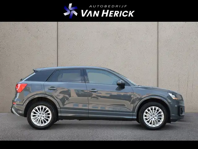 Audi Q2 view 3