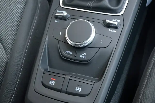Audi Q2 view 18