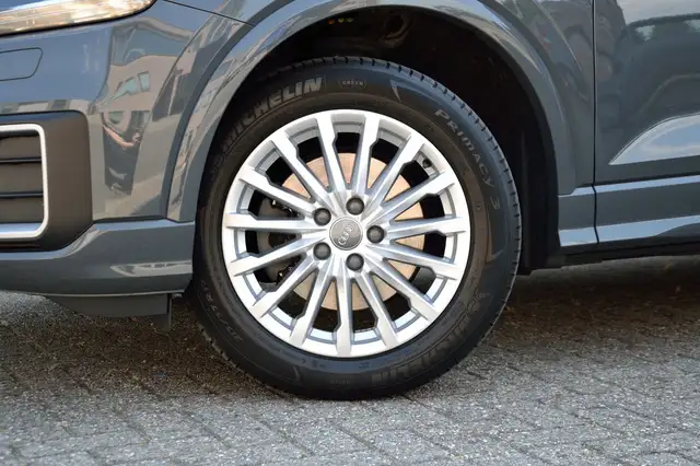 Audi Q2 view 5