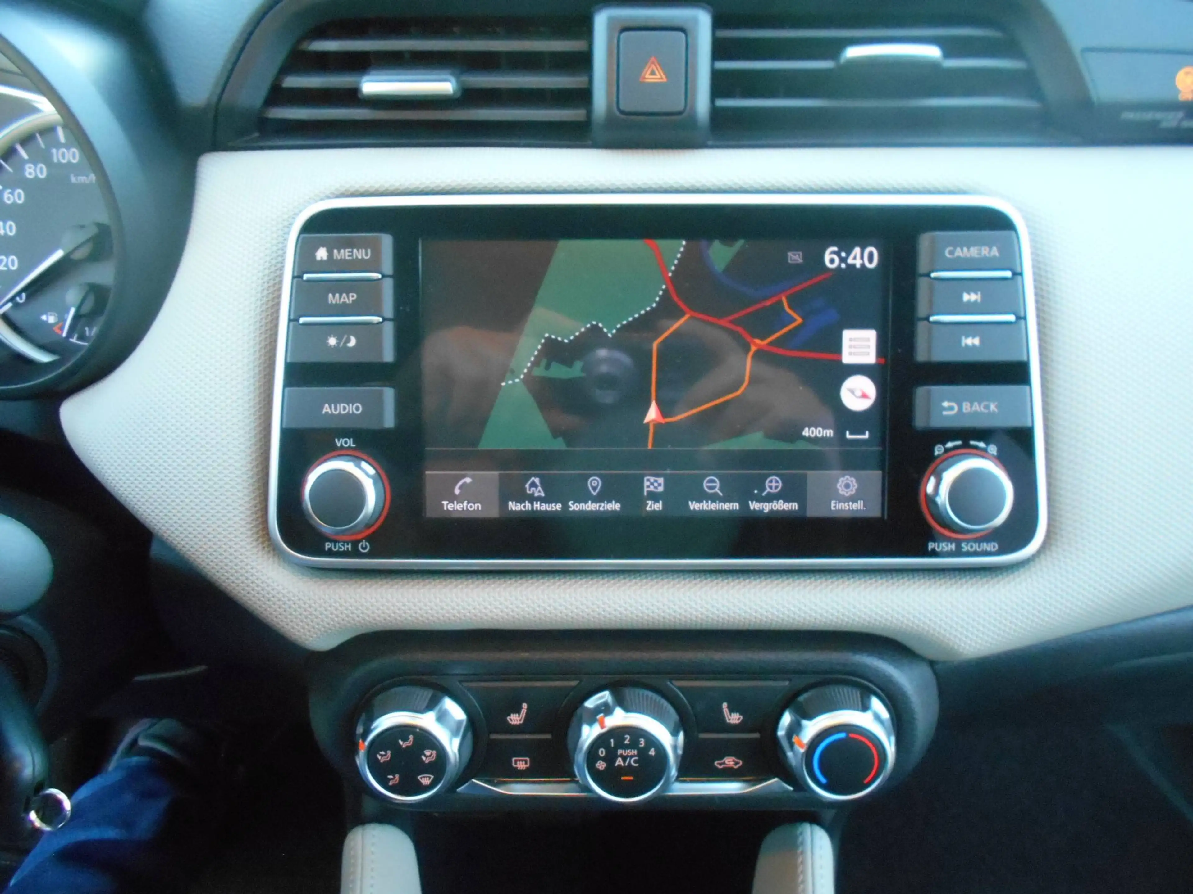 Nissan Micra N-Way/AUTOMATIK /Navi/Sitzheiz/Alu/Allwetter — photo 8