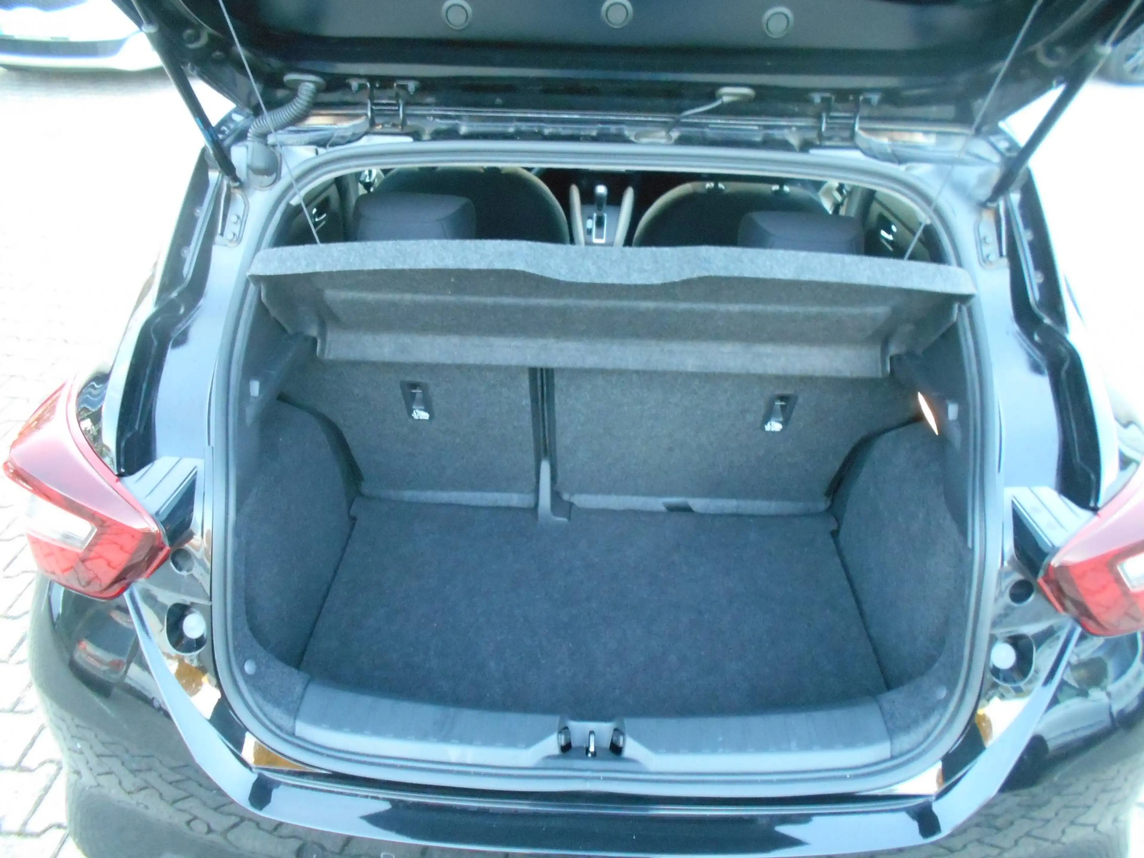 Nissan Micra N-Way/AUTOMATIK /Navi/Sitzheiz/Alu/Allwetter — photo 13