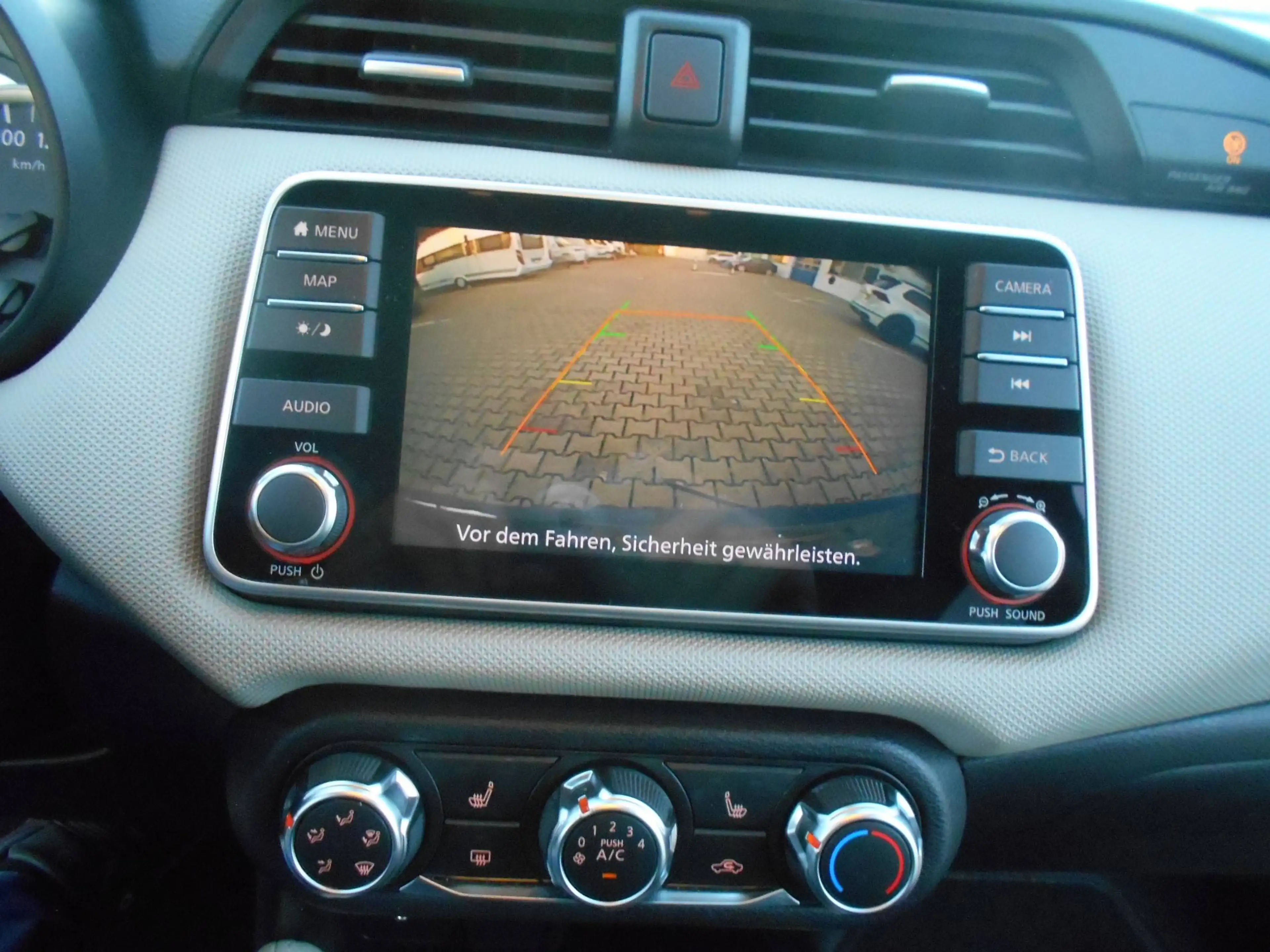 Nissan Micra N-Way/AUTOMATIK /Navi/Sitzheiz/Alu/Allwetter — photo 7