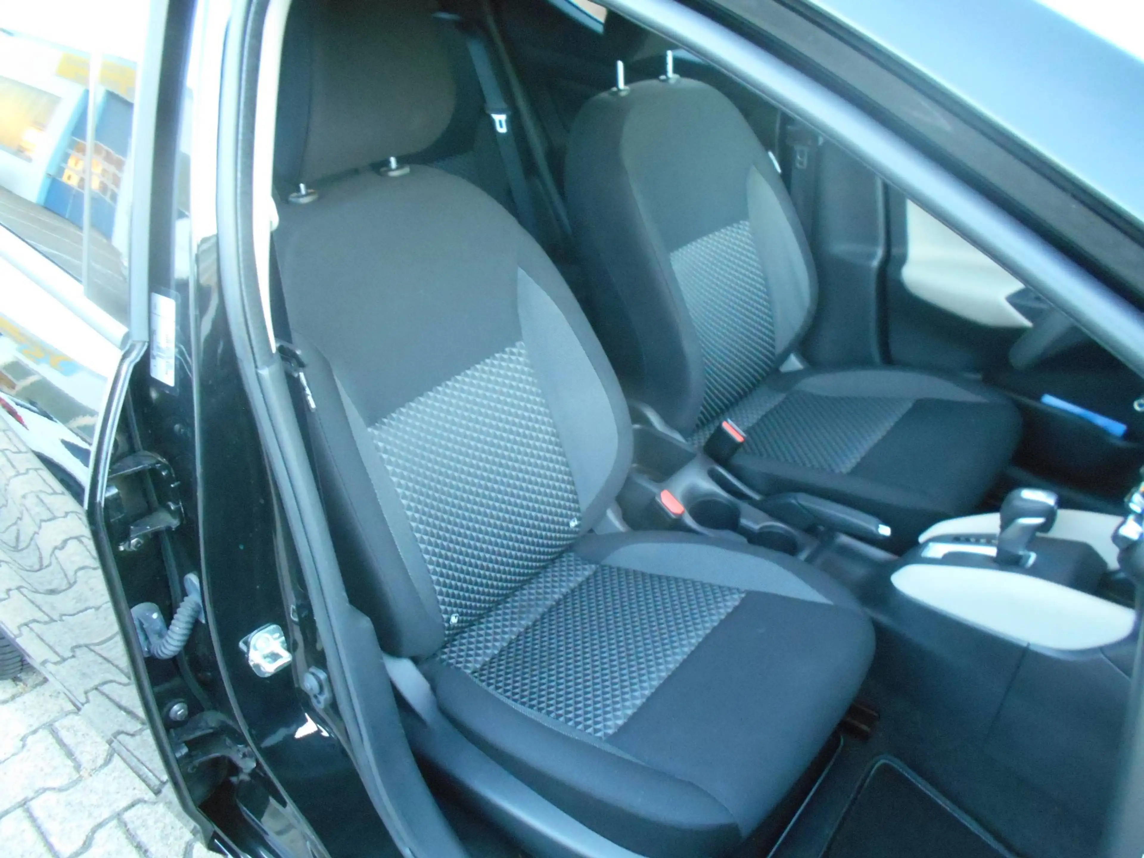 Nissan Micra N-Way/AUTOMATIK /Navi/Sitzheiz/Alu/Allwetter — photo 4