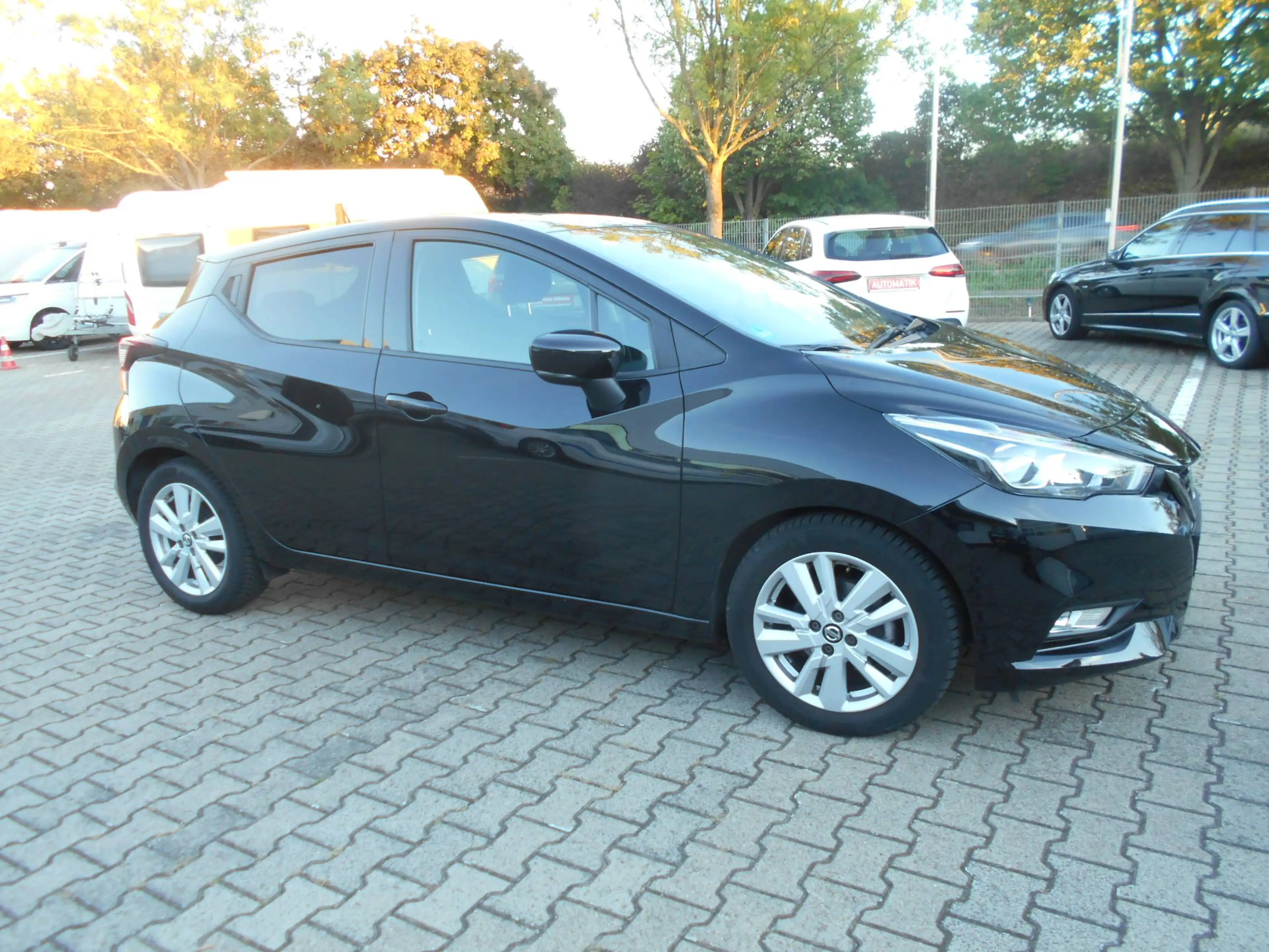 Nissan Micra N-Way/AUTOMATIK /Navi/Sitzheiz/Alu/Allwetter — photo 2