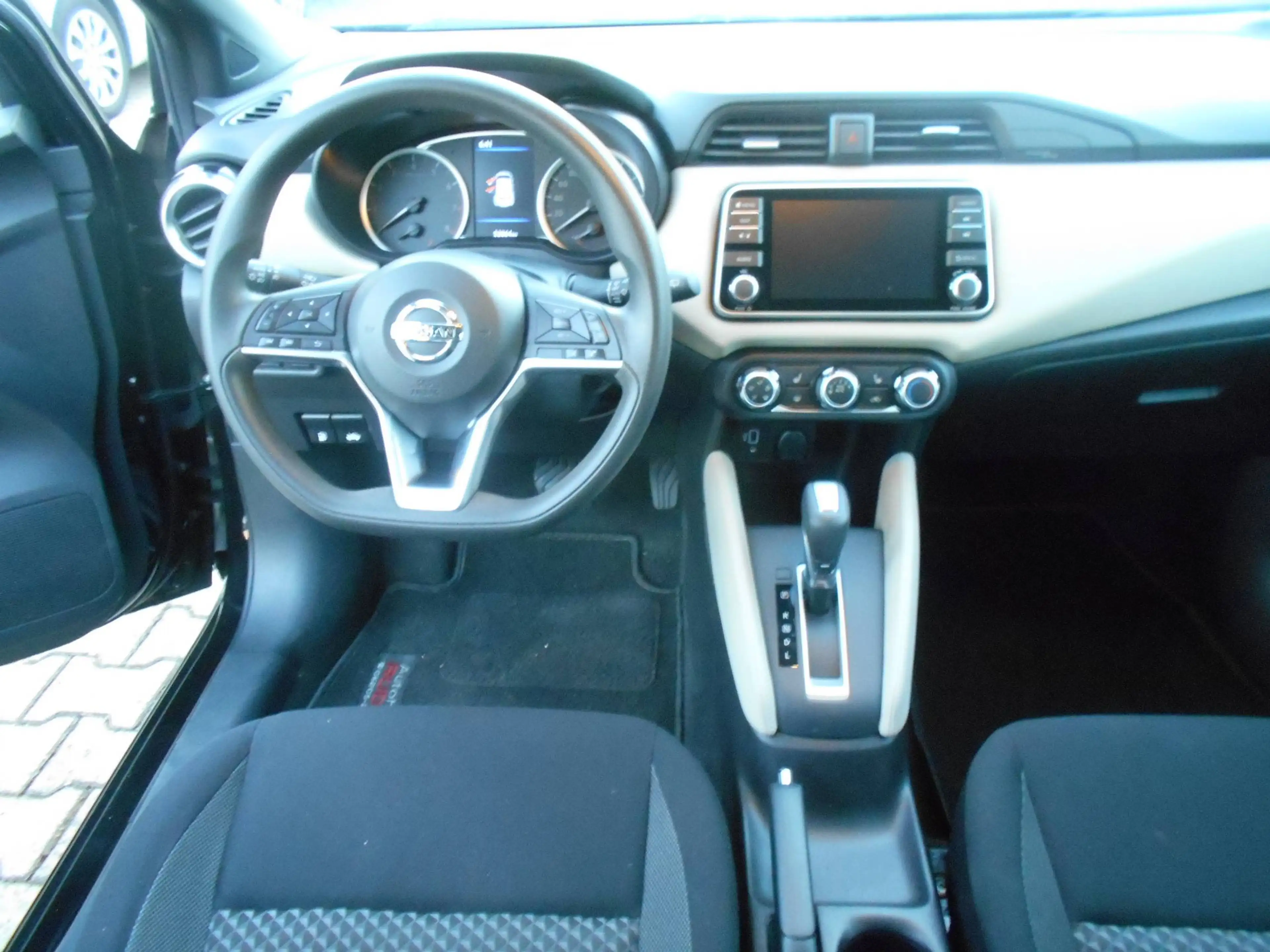 Nissan Micra N-Way/AUTOMATIK /Navi/Sitzheiz/Alu/Allwetter — photo 10