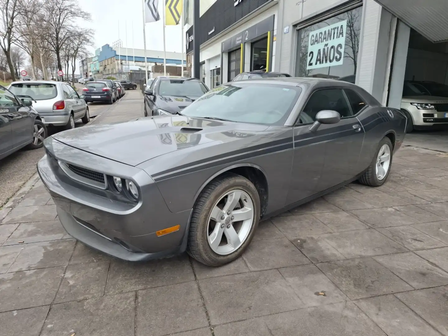 Dodge Challenger Coupé Aut. Grey - 2