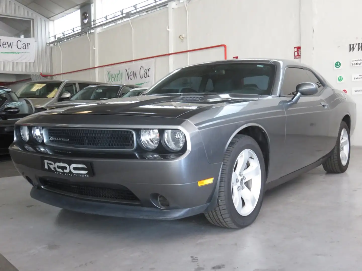 Dodge Challenger Coupé Aut. Gris - 2