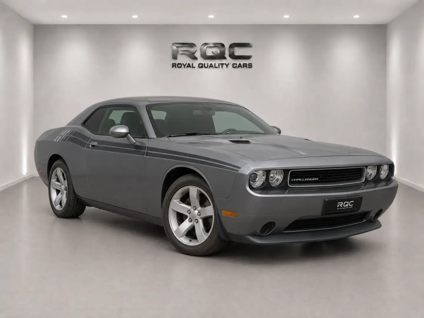 Dodge Challenger Coupé Aut. Gris - 1