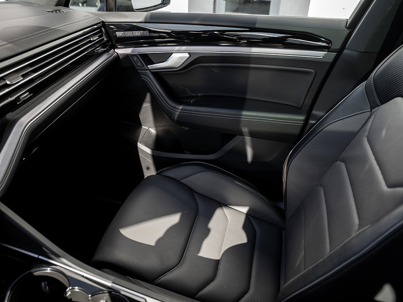 Volkswagen Touareg 3.0 V6 TDI R-Line 4MOTION 360° MATRIX — photo 10