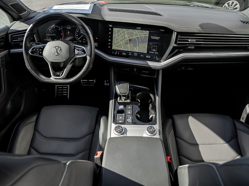 Volkswagen Touareg 3.0 V6 TDI R-Line 4MOTION 360° MATRIX — photo 6
