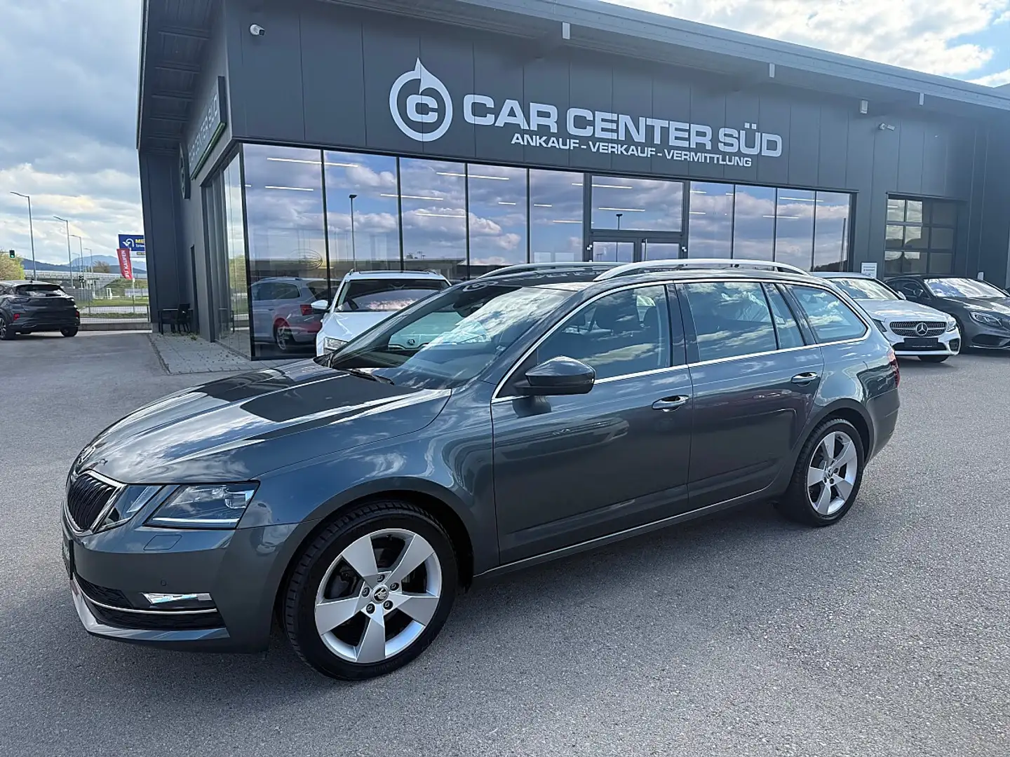 Skoda Octavia Combi 2,0 TDI Style Grau - 1