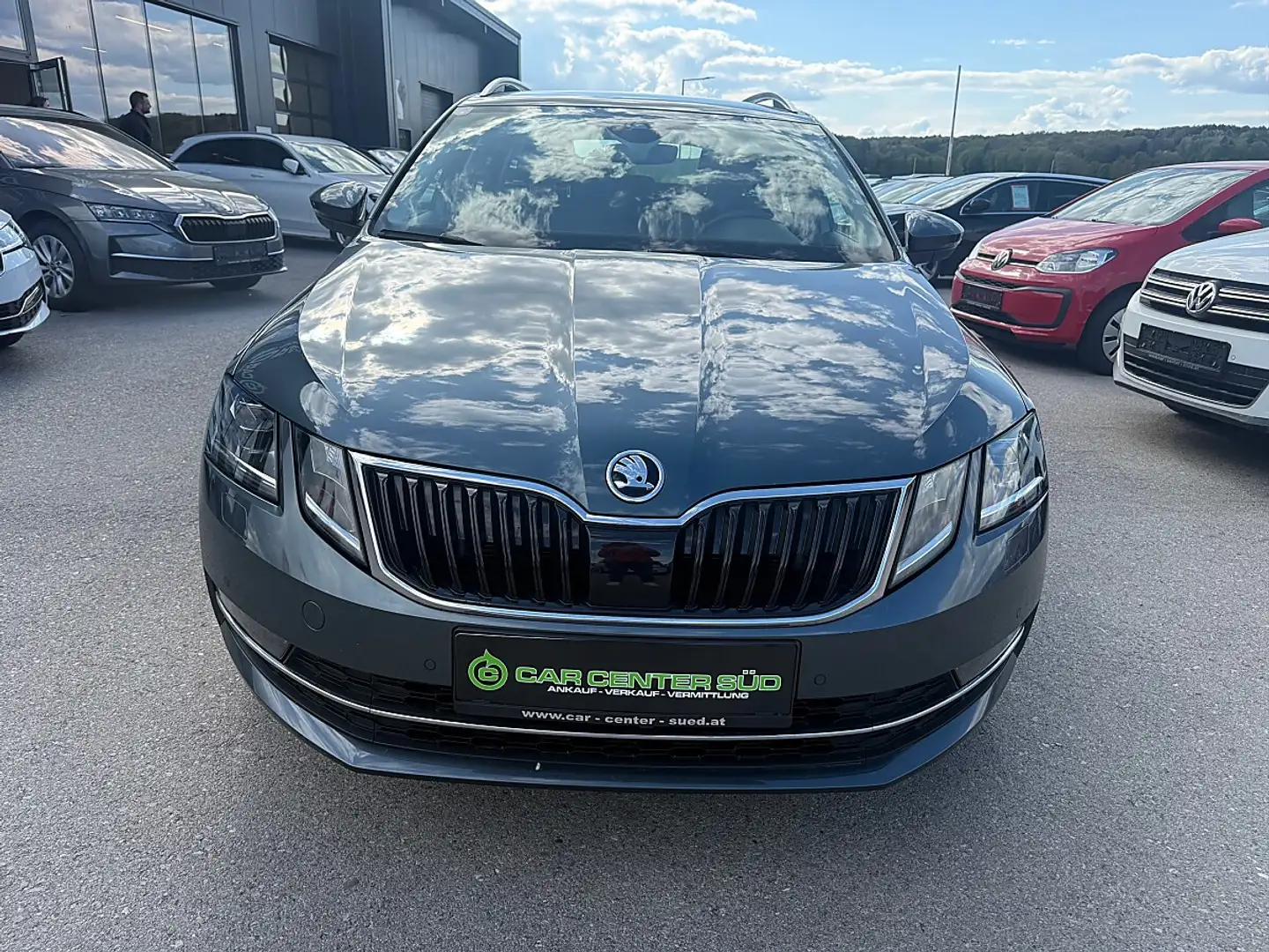 Skoda Octavia Combi 2,0 TDI Style Grau - 2