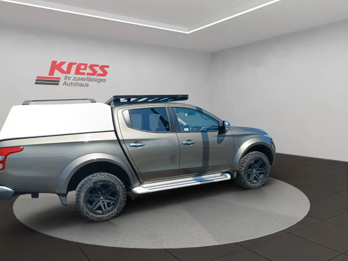 Mitsubishi L200 Doppelkabine Edition 100+  2.4 DI-D+ 4W Grün - 2