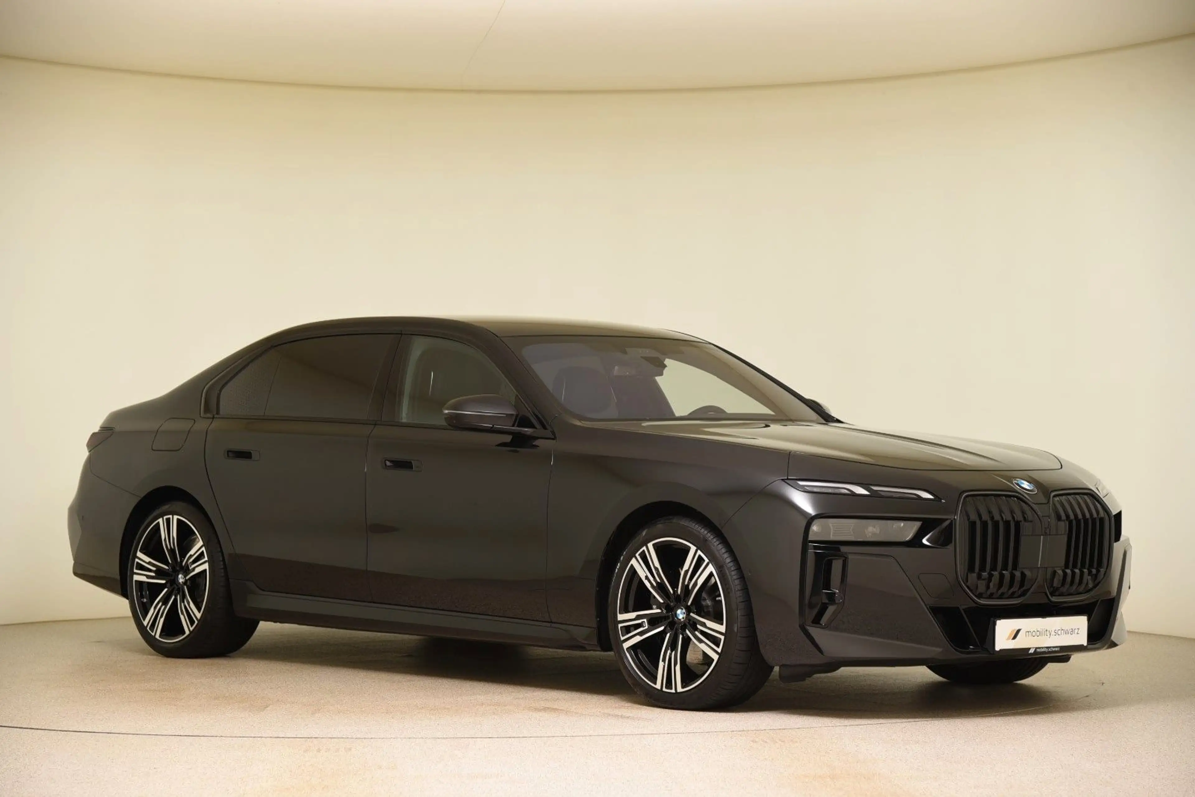BMW 740 d xDrive M Sport Pro StandHzg LED Pano HUD — photo 4