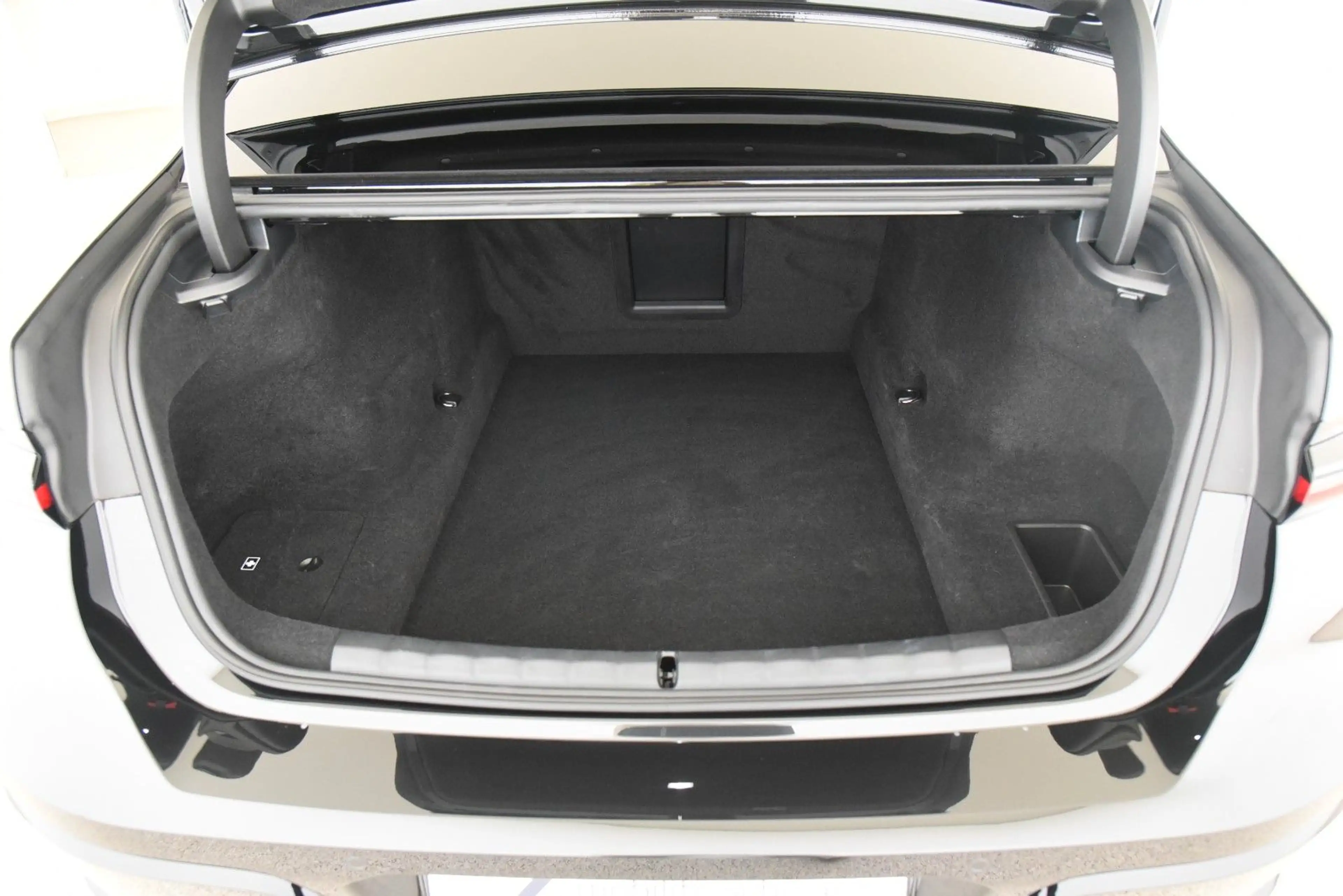 BMW 740 d xDrive M Sport Pro StandHzg LED Pano HUD — photo 7
