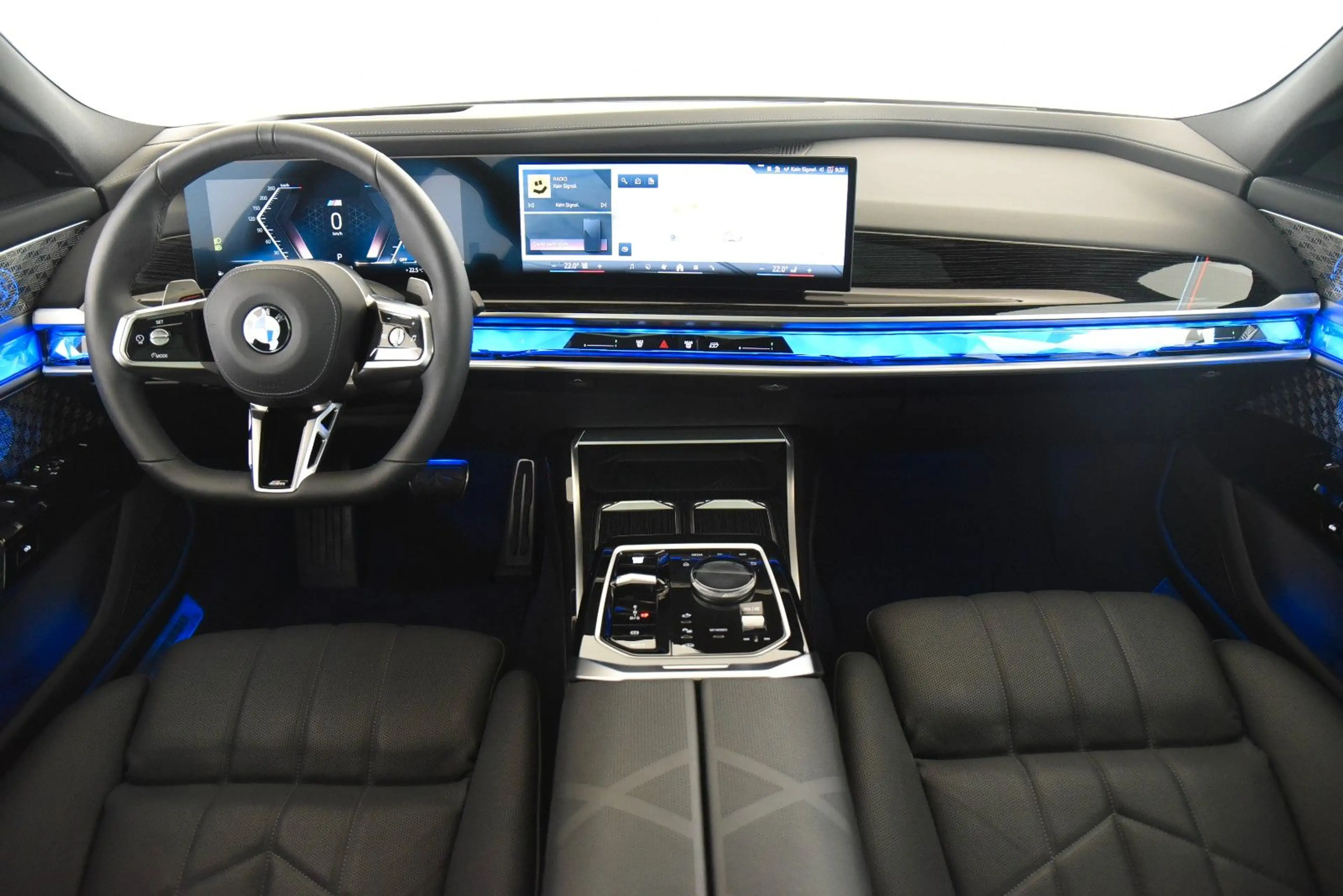 BMW 740 d xDrive M Sport Pro StandHzg LED Pano HUD — photo 8