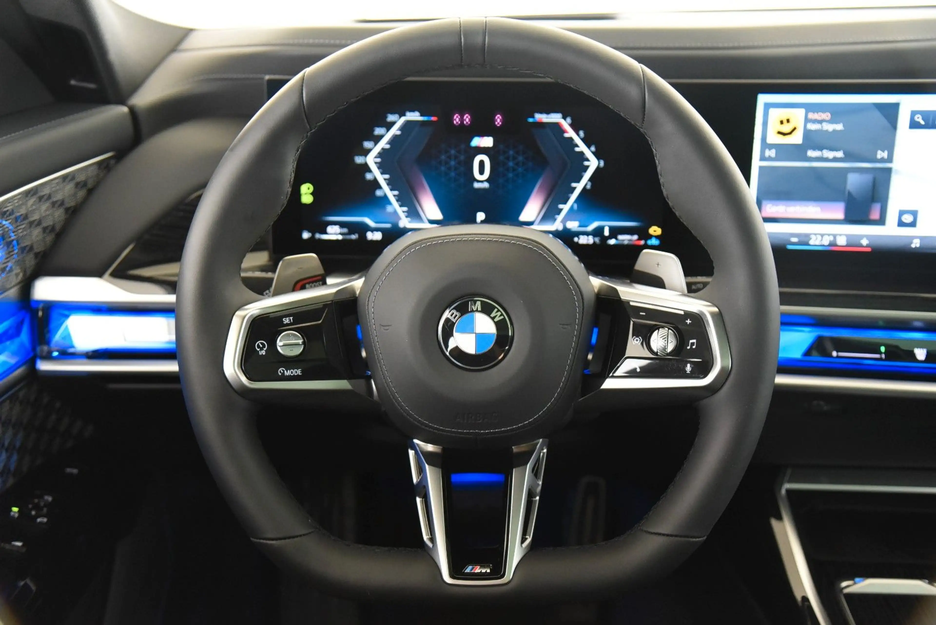 BMW 740 d xDrive M Sport Pro StandHzg LED Pano HUD — photo 9